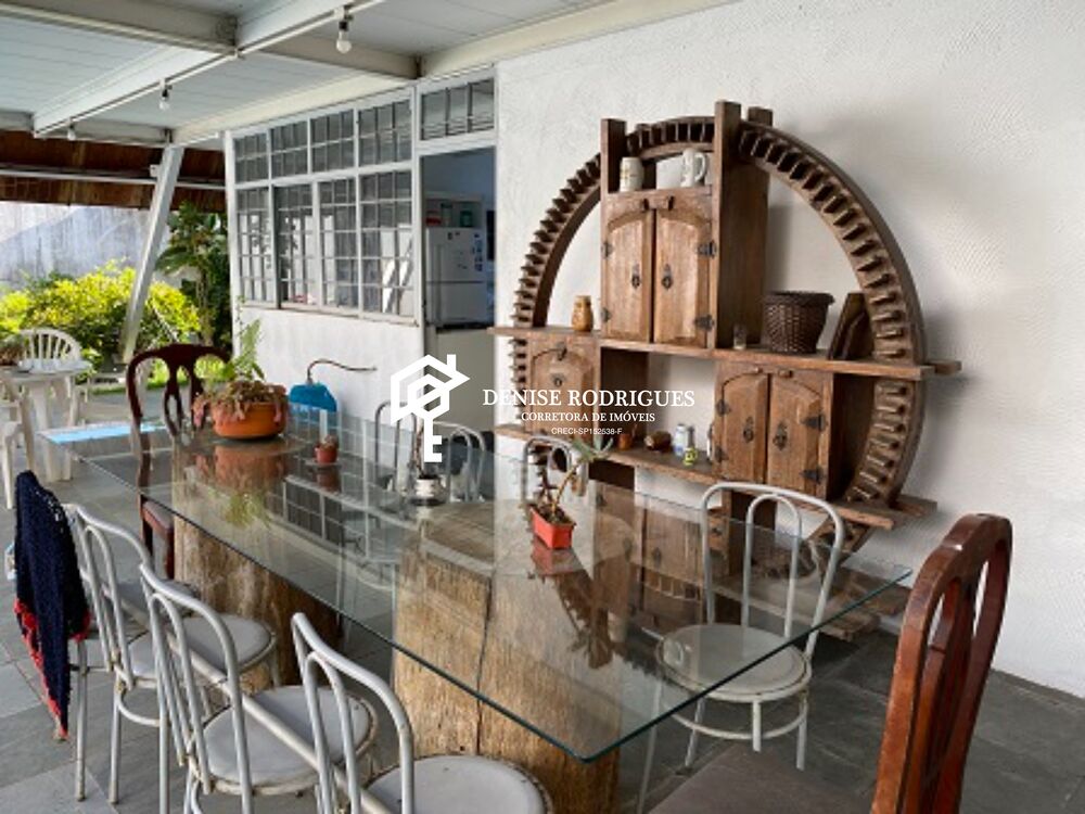 Casa à venda com 3 quartos, 242m² - Foto 4