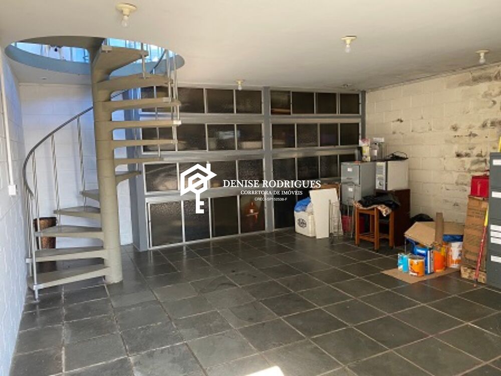 Casa à venda com 3 quartos, 242m² - Foto 1