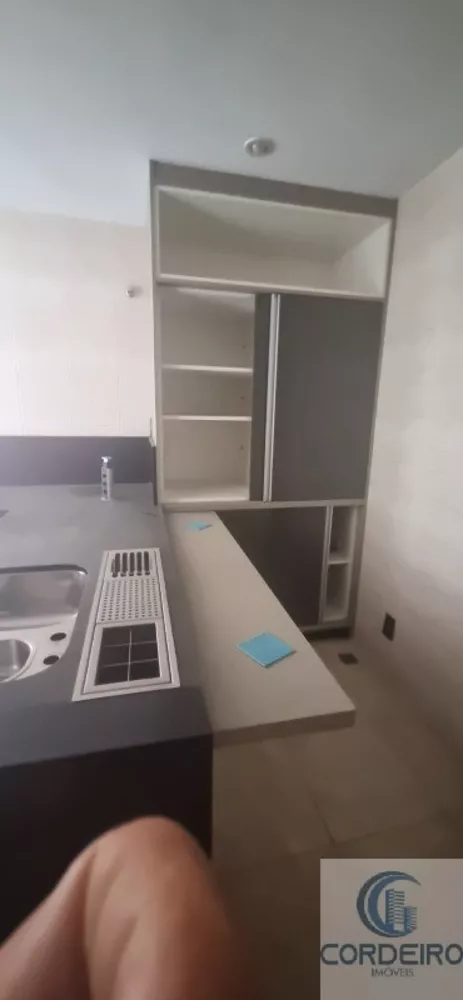 Apartamento à venda com 3 quartos, 160m² - Foto 2