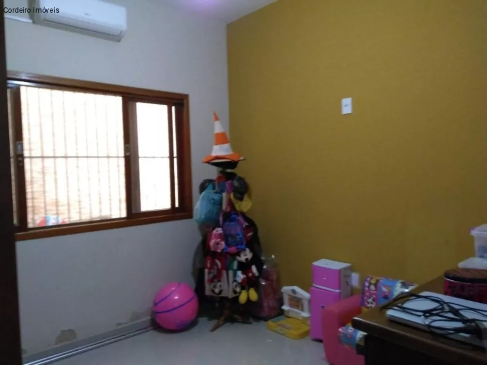Casa, 3 quartos, 245 m² - Foto 1