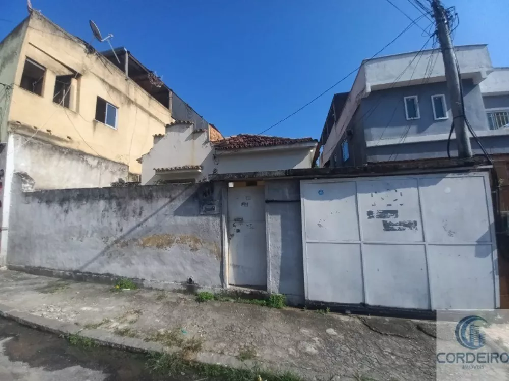 Casa à venda com 3 quartos, 200m² - Foto 1