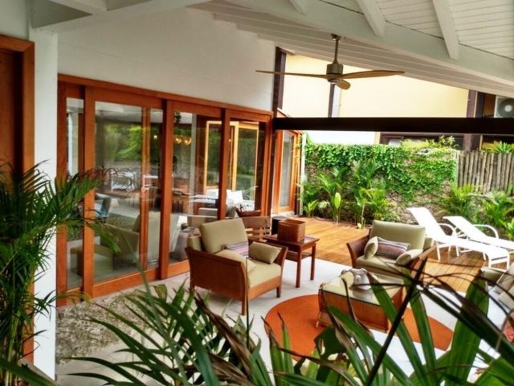Casa de Condomínio à venda com 4 quartos, 275m² - Foto 2