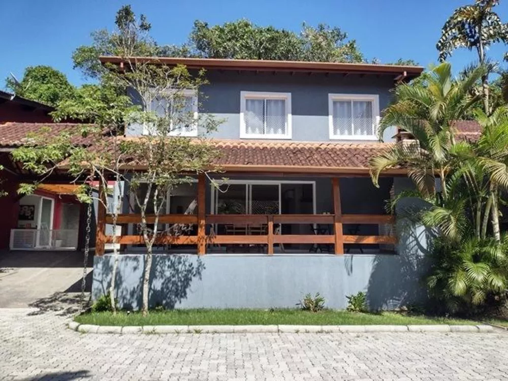 Casa de Condomínio à venda com 4 quartos, 200m² - Foto 2