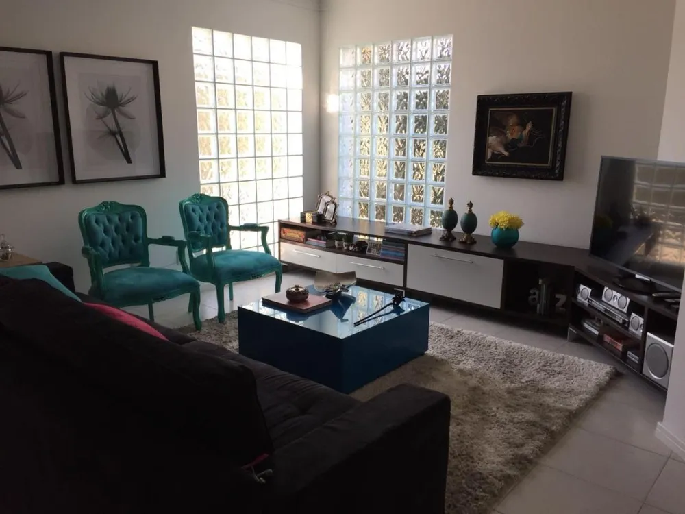 Casa, 3 quartos, 230 m² - Foto 1