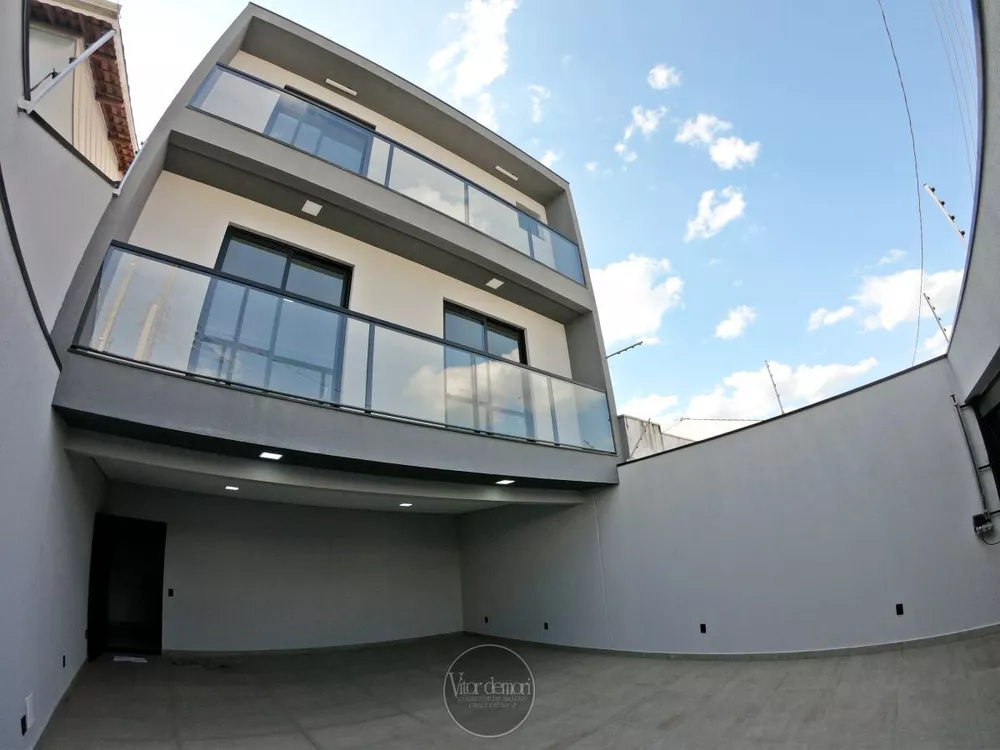 Casa à venda com 3 quartos, 150m² - Foto 1