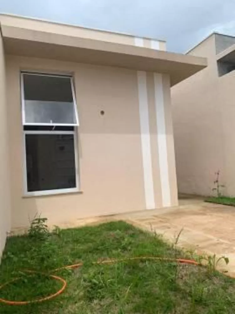 Casa à venda com 3 quartos, 125m² - Foto 1