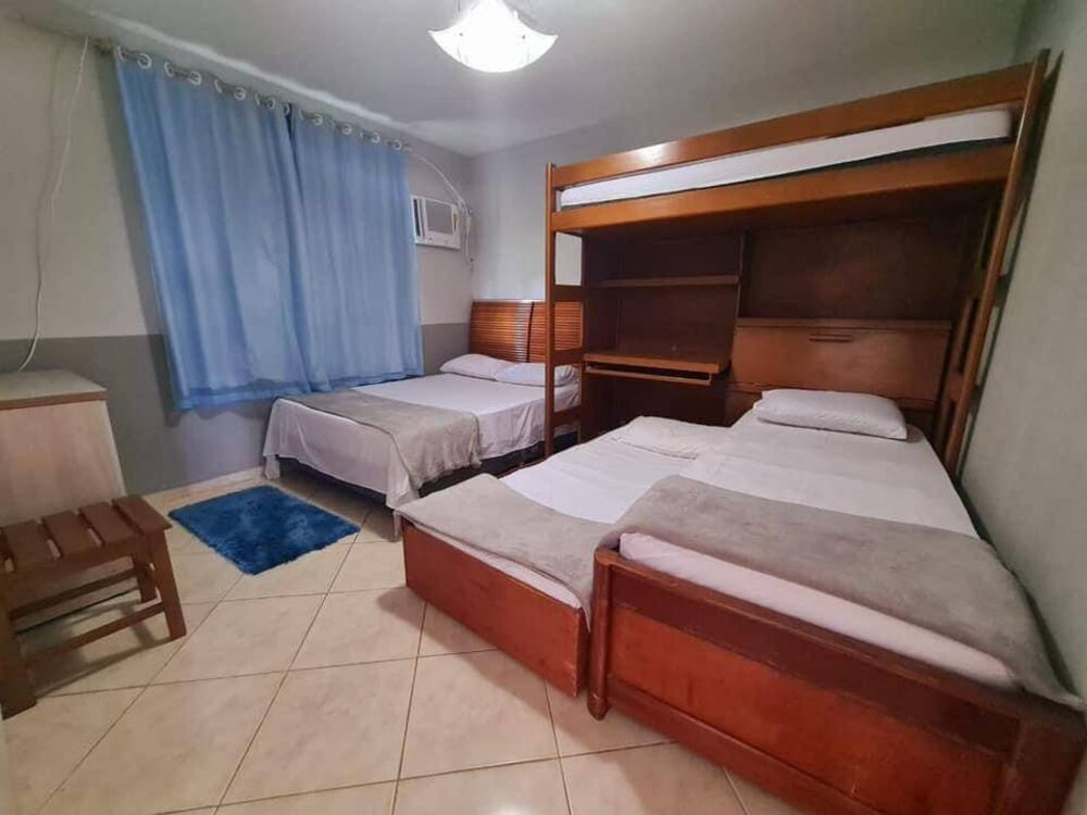 Casa à venda e aluguel com 5 quartos, 600m² - Foto 2