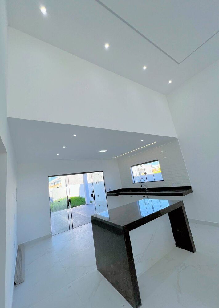 Casa à venda com 3 quartos, 360m² - Foto 1