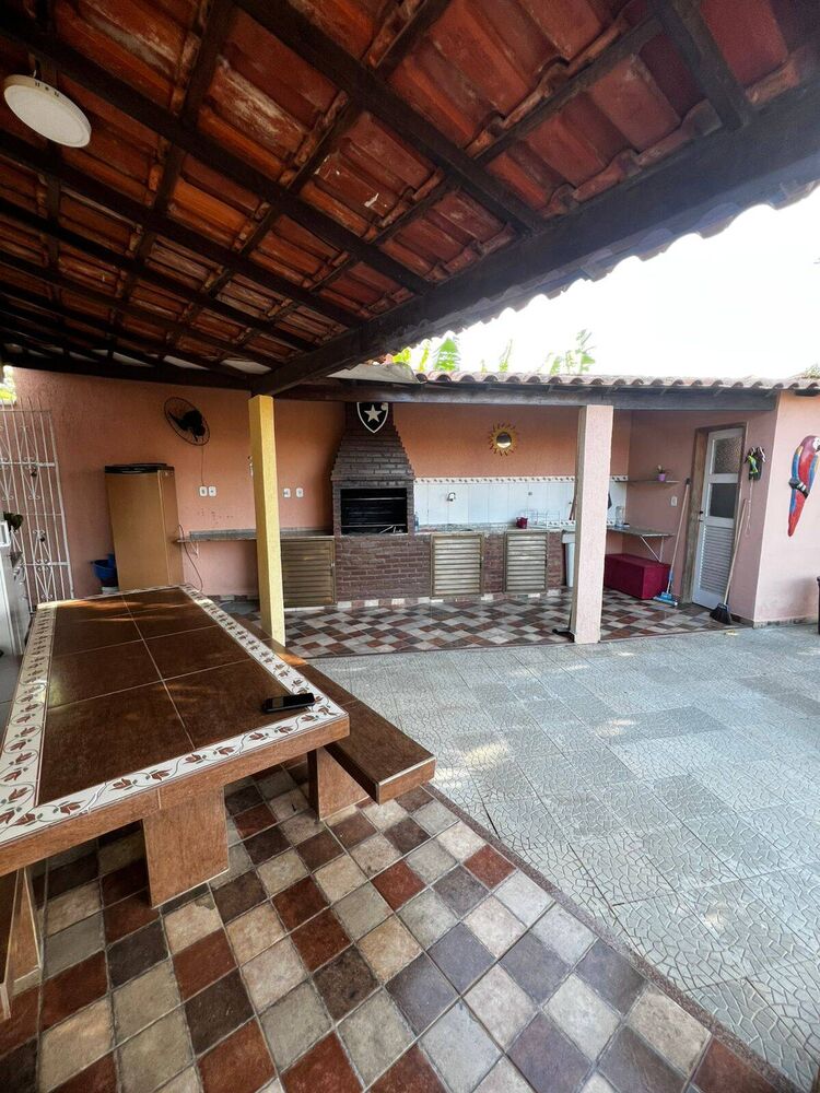 Casa à venda com 3 quartos, 137m² - Foto 1