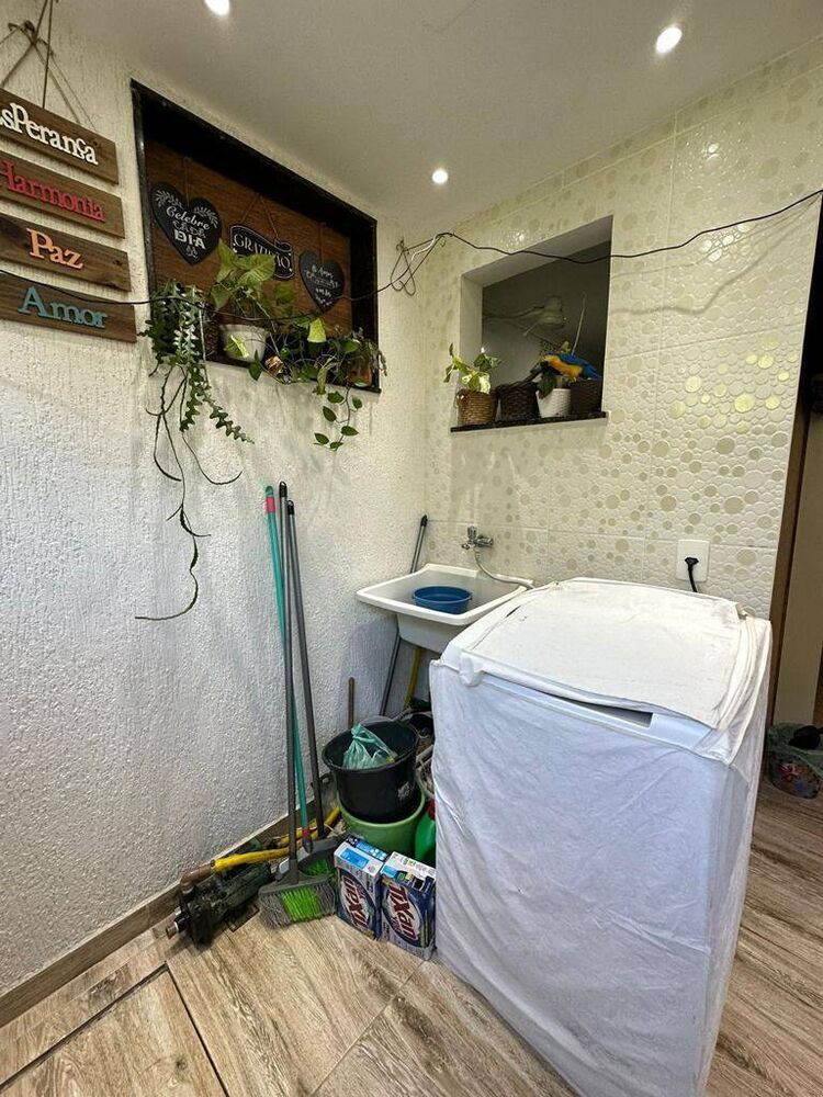 Casa à venda com 2 quartos, 90m² - Foto 2