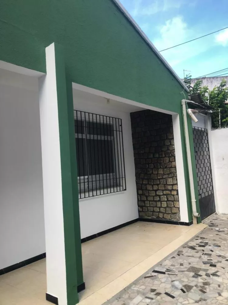 Casa à venda com 3 quartos, 250m² - Foto 2