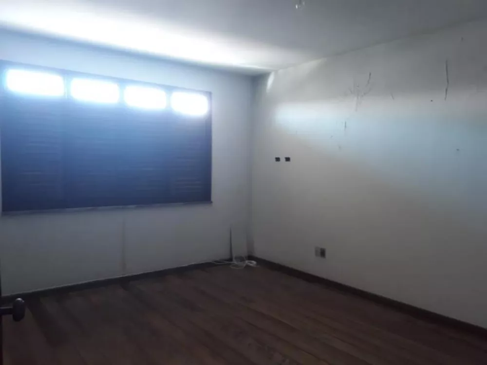 Casa à venda com 5 quartos, 330m² - Foto 4