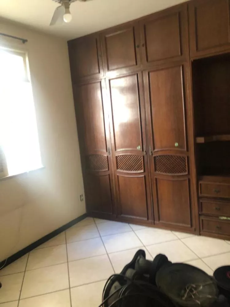 Casa à venda com 3 quartos, 250m² - Foto 2