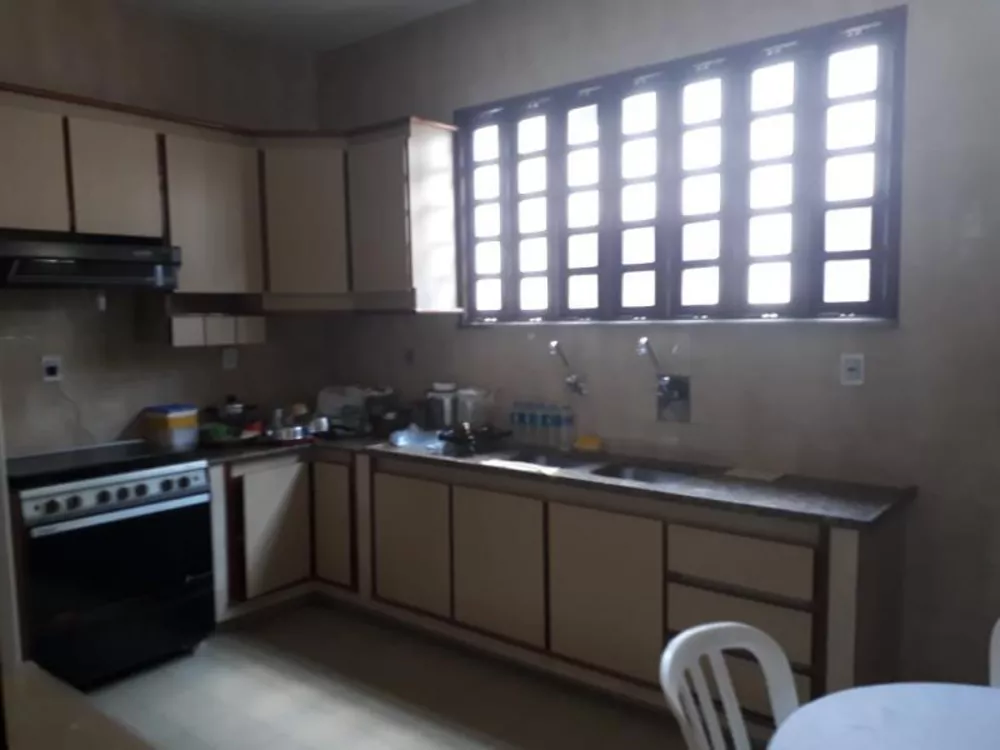 Casa para alugar com 5 quartos, 330m² - Foto 5