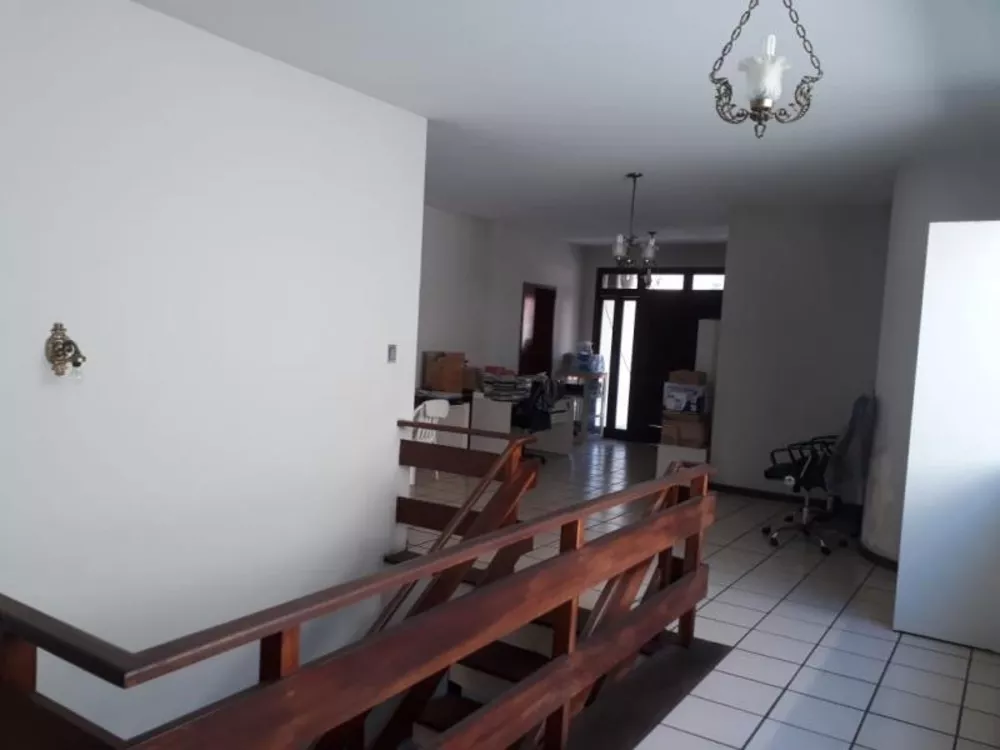 Casa para alugar com 5 quartos, 330m² - Foto 7