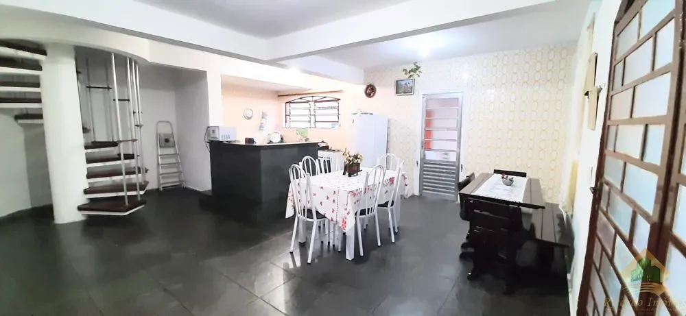 Casa, 5 quartos, 240 m² - Foto 1