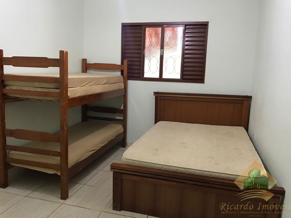 Chácara à venda com 4 quartos, 361m² - Foto 1