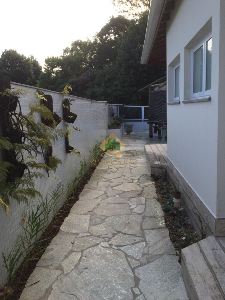 Casa de Condomínio à venda com 4 quartos, 340m² - Foto 2