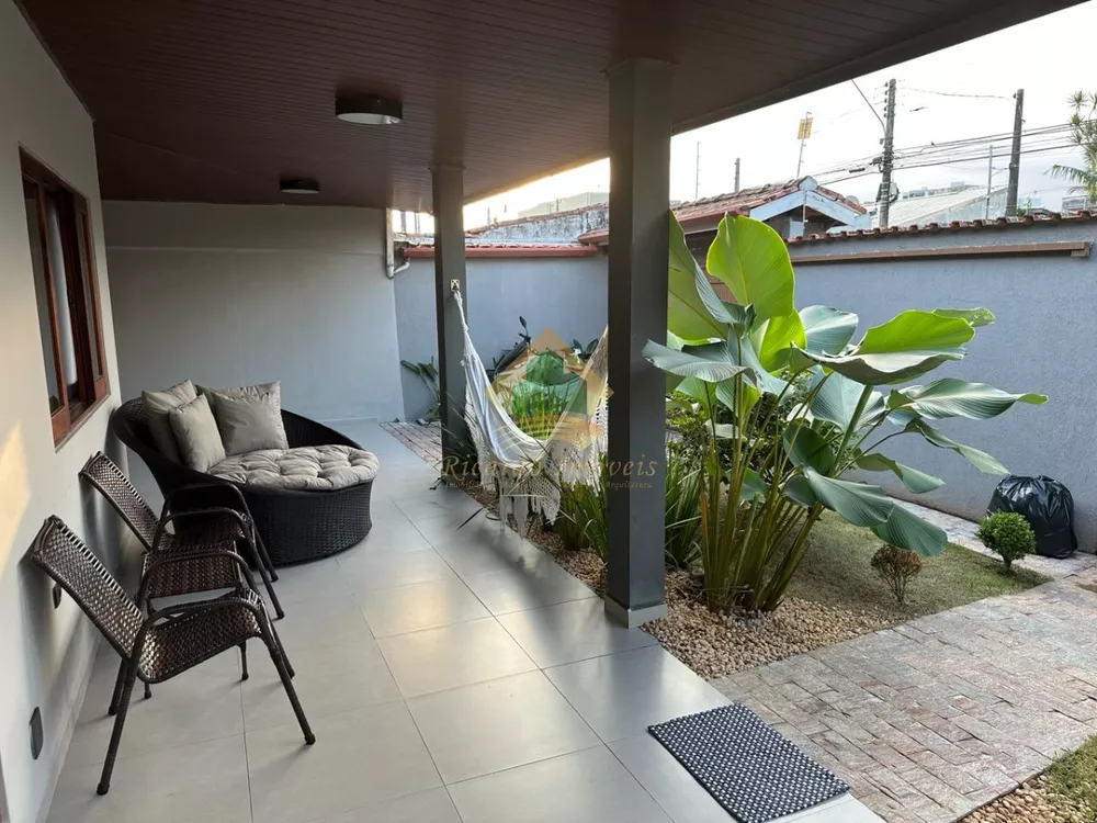 Casa à venda com 3 quartos, 204m² - Foto 3