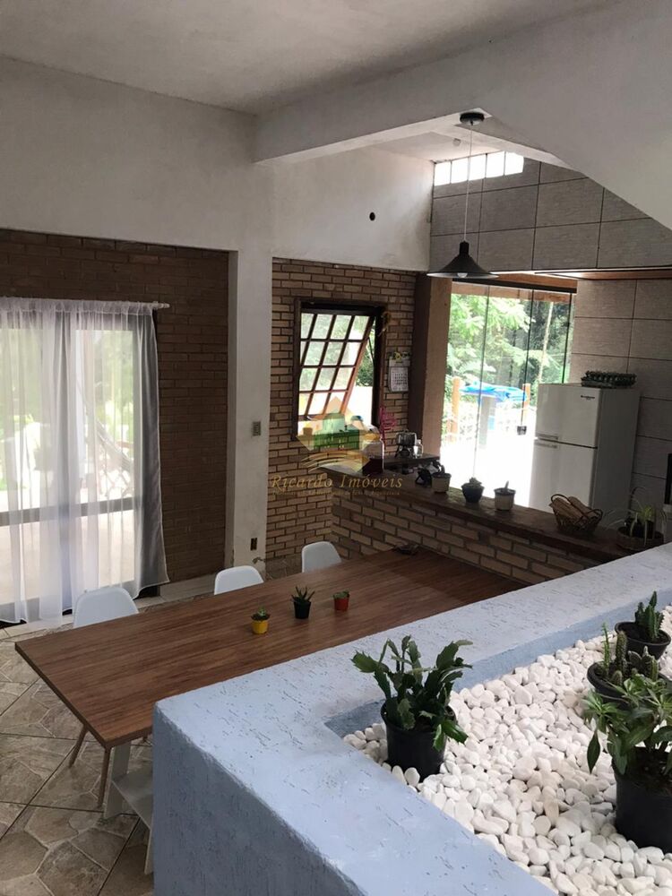 Casa à venda com 2 quartos, 380m² - Foto 4