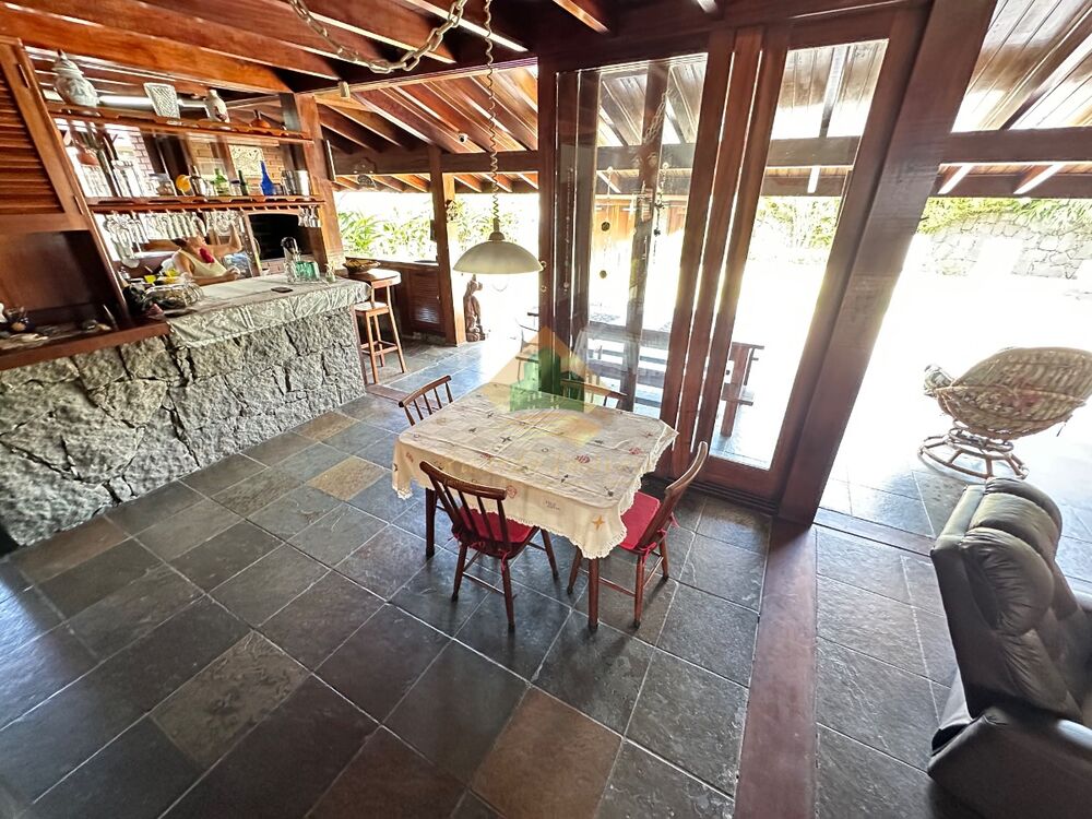 Casa à venda com 4 quartos, 146m² - Foto 2