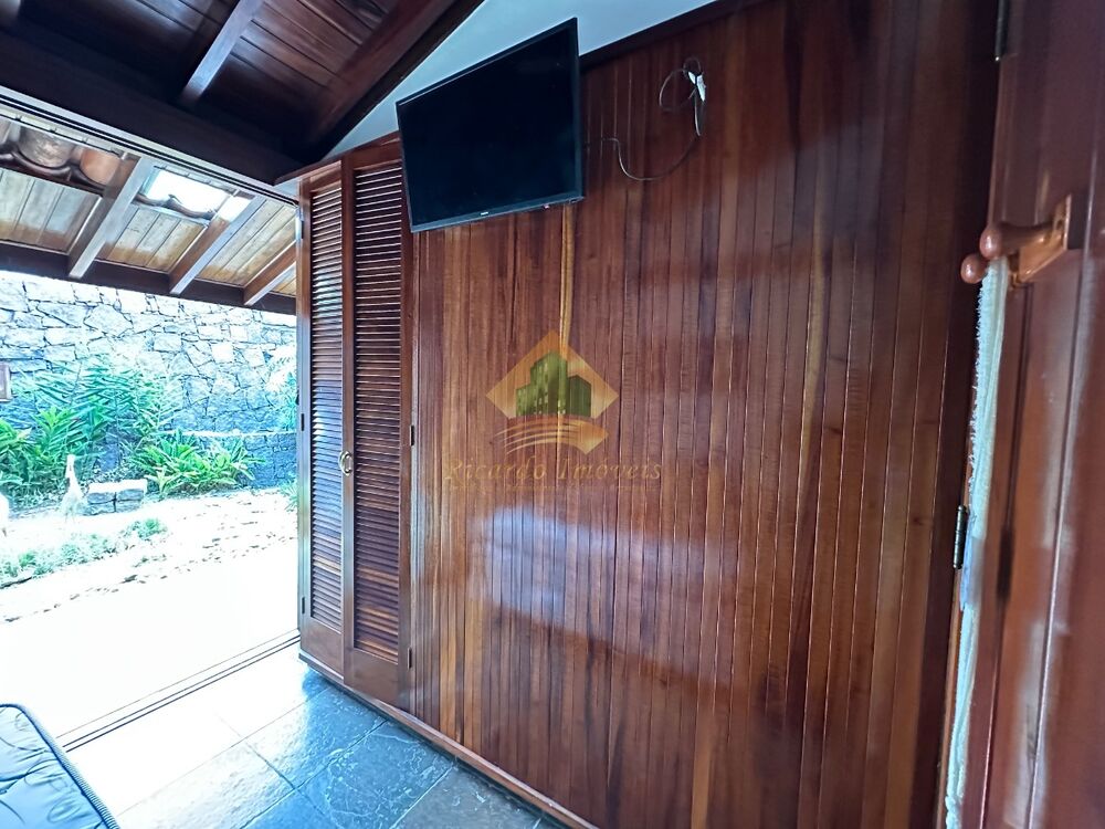 Casa à venda com 4 quartos, 146m² - Foto 1