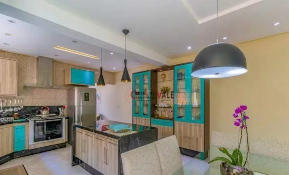 Sobrado, 3 quartos, 219 m² - Foto 1