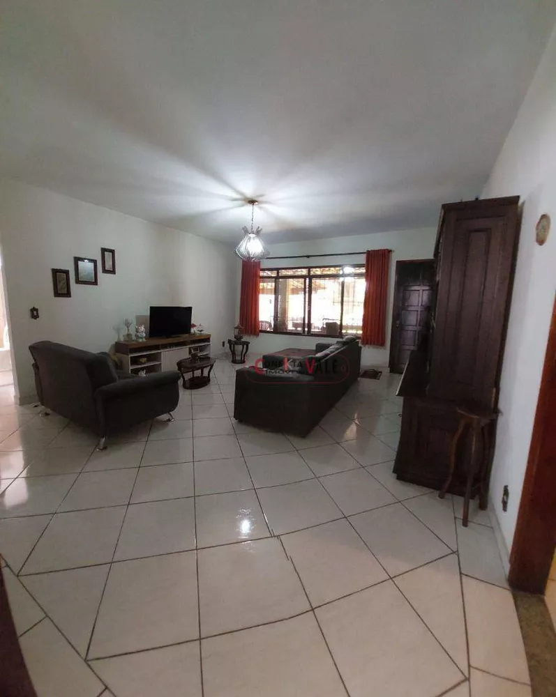 Casa, 4 quartos, 210 m² - Foto 1