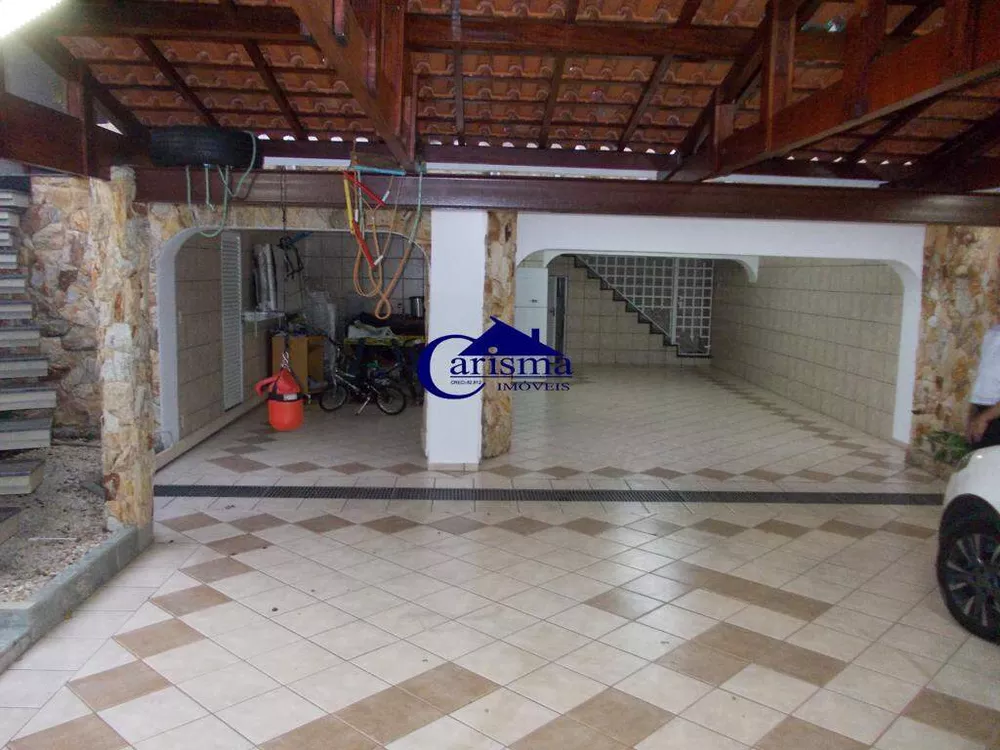 Sobrado à venda com 3 quartos, 326m² - Foto 1