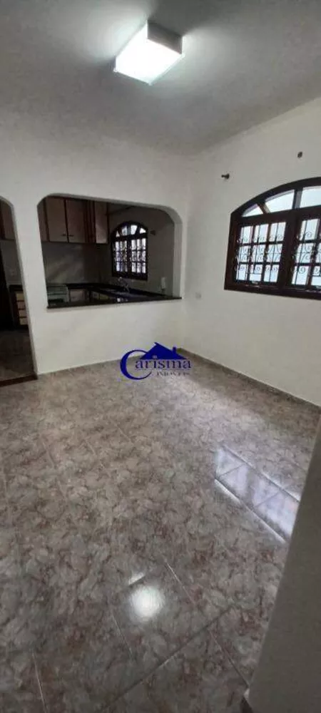 Sobrado à venda com 3 quartos, 218m² - Foto 1