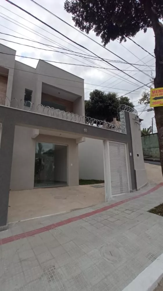 Casa à venda com 3 quartos, 67m² - Foto 1