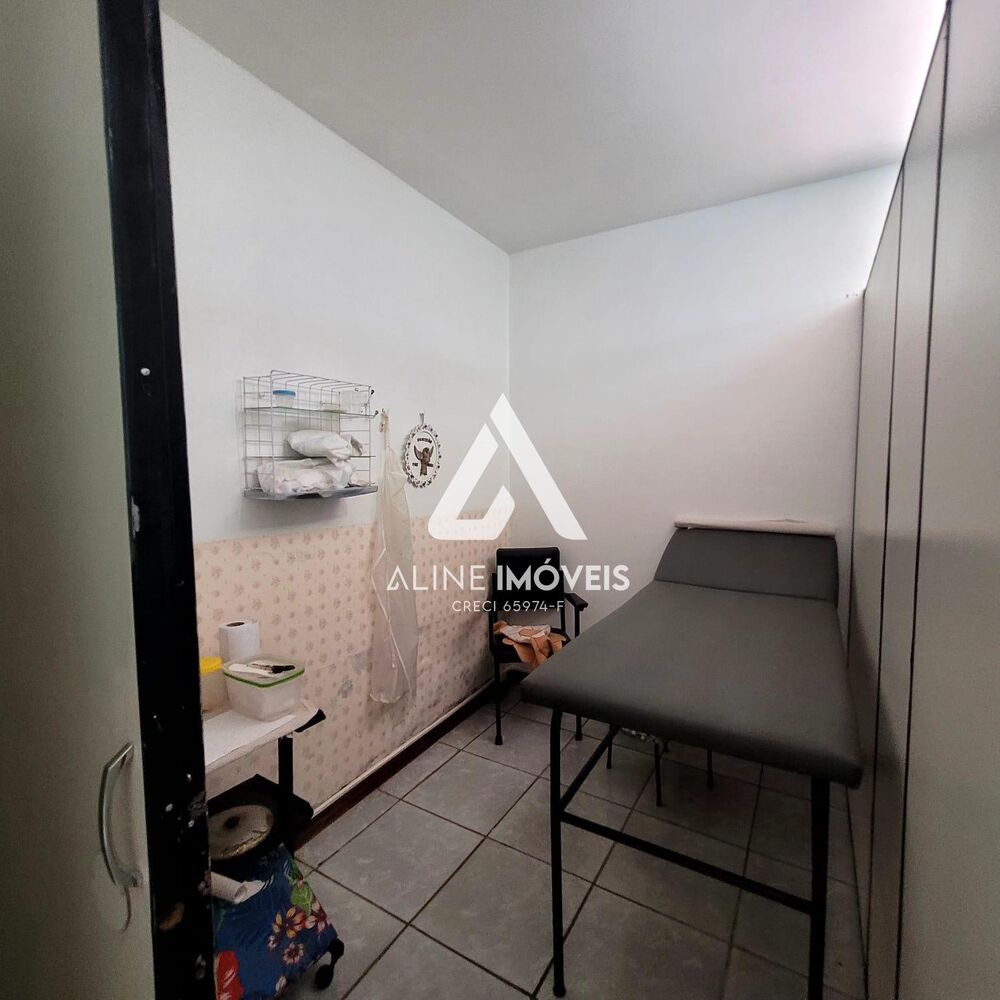 Casa à venda com 3 quartos, 244m² - Foto 12