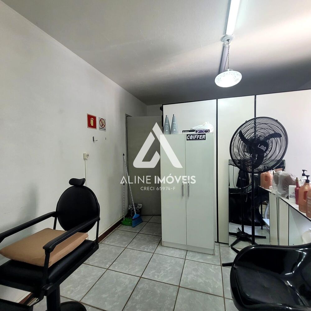 Casa à venda com 3 quartos, 244m² - Foto 14