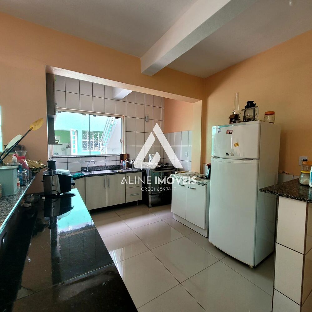 Casa à venda com 6 quartos, 228m² - Foto 8
