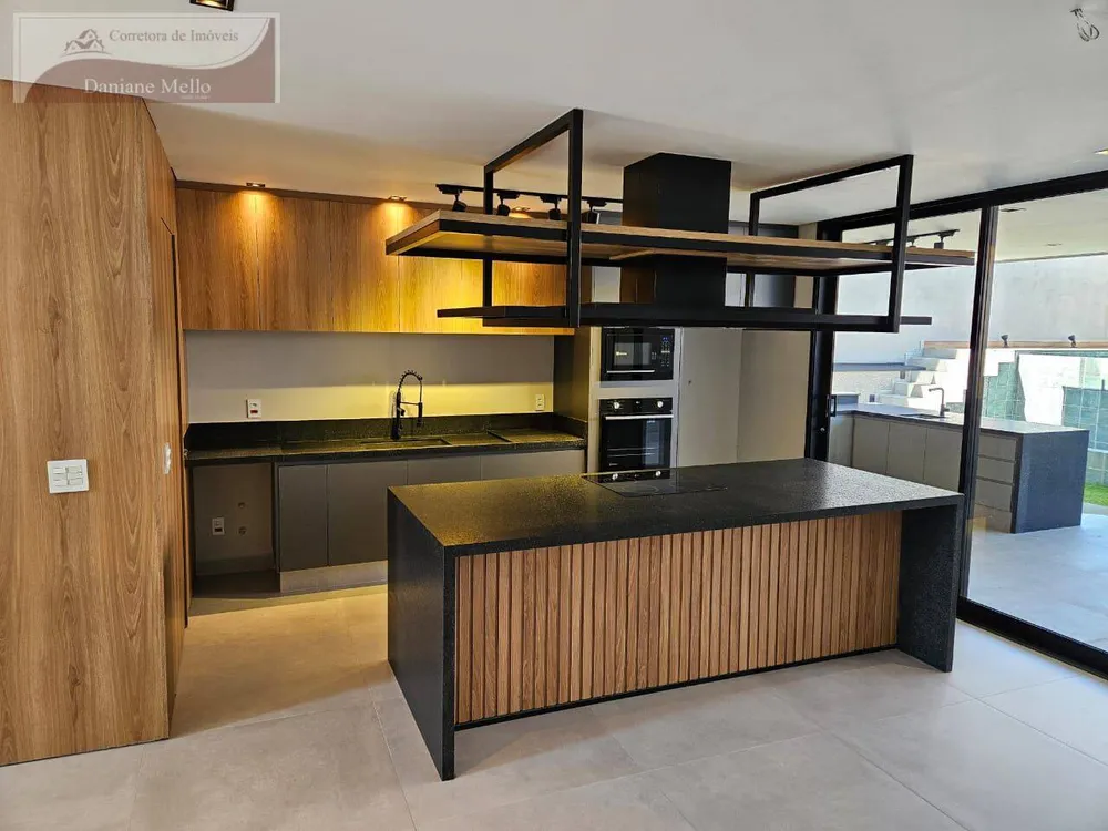 Casa, 3 quartos, 235 m² - Foto 3