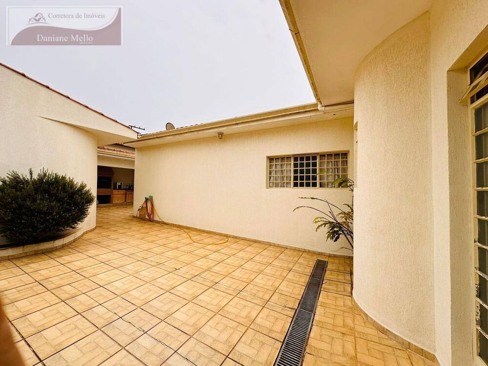 Casa à venda com 4 quartos, 248m² - Foto 11