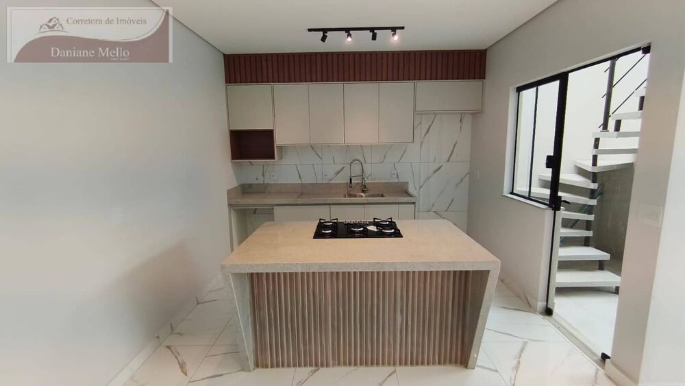 Casa à venda com 3 quartos, 130m² - Foto 2