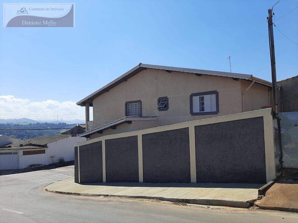 Casa à venda com 3 quartos, 124m² - Foto 1