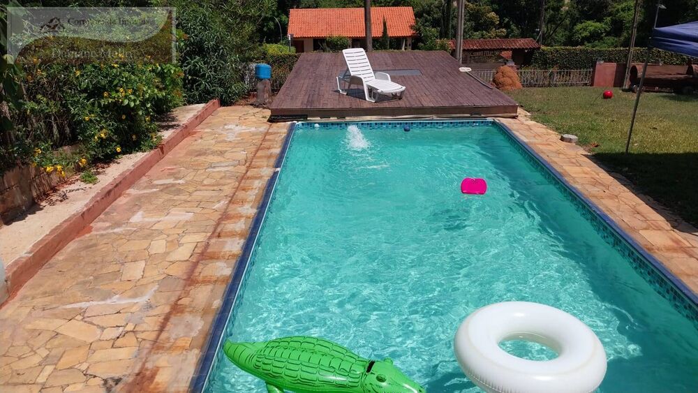 Chácara à venda com 8 quartos, 300m² - Foto 1