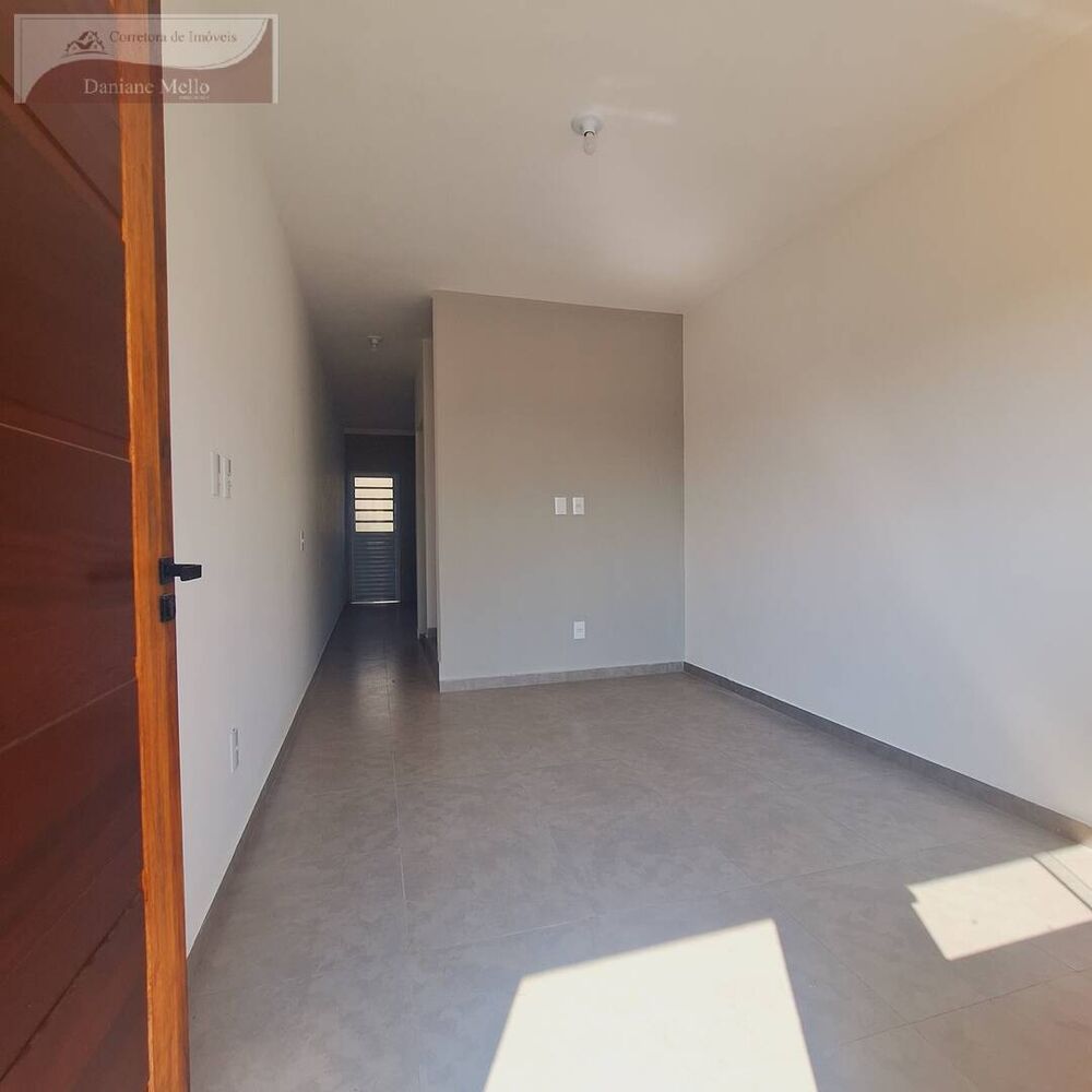 Casa à venda com 2 quartos, 60m² - Foto 2