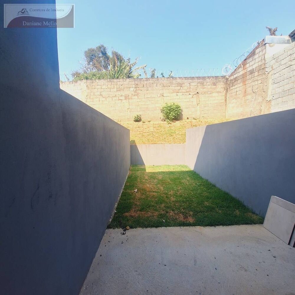 Casa à venda com 2 quartos, 60m² - Foto 3