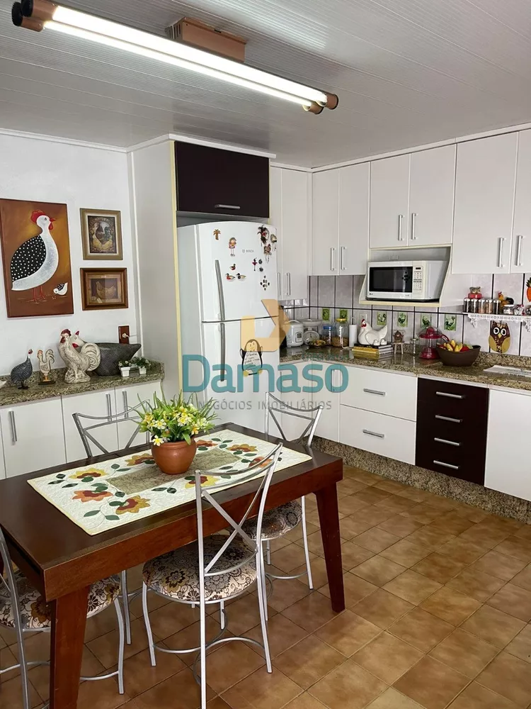 Casa à venda com 4 quartos, 150m² - Foto 3