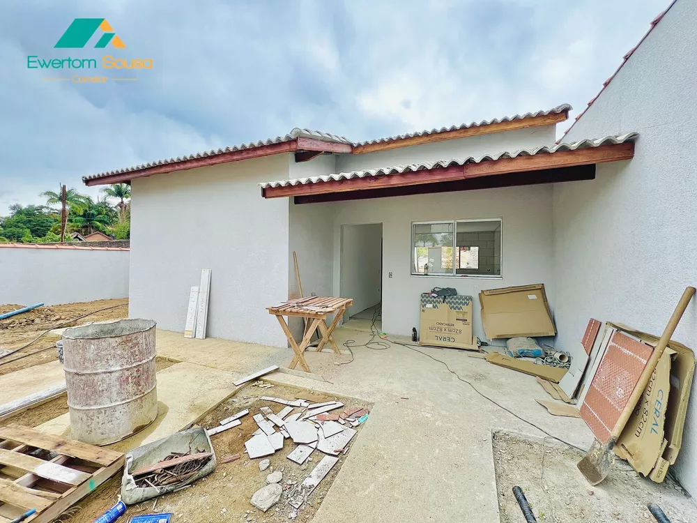 Casa à venda com 3 quartos, 96m² - Foto 1