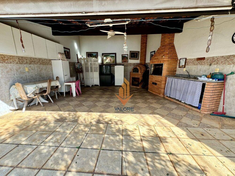 Casa, 3 quartos, 210 m² - Foto 1
