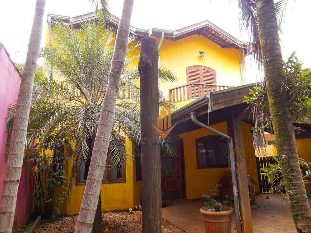 Casa, 4 quartos, 230 m² - Foto 1