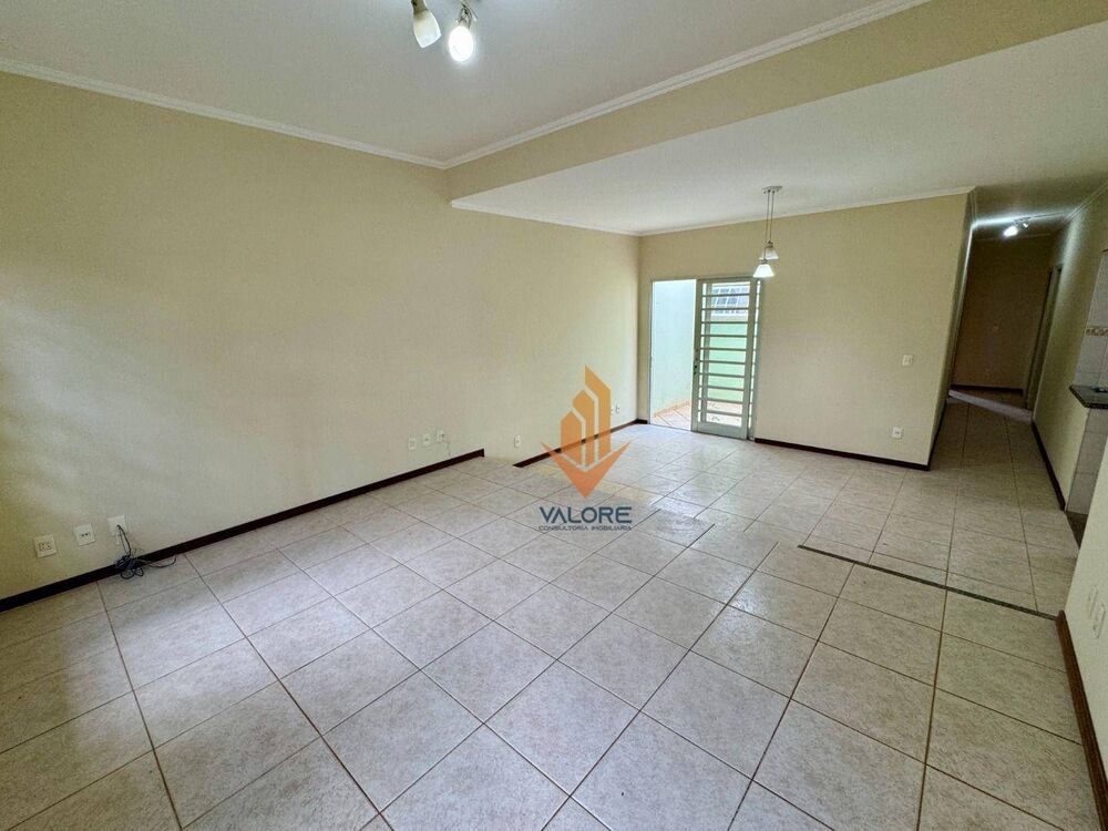 Casa, 3 quartos, 169 m² - Foto 2