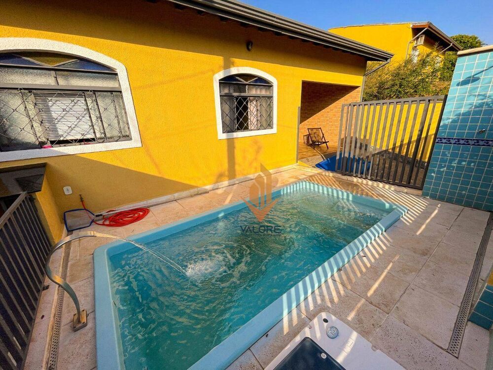 Casa à venda com 3 quartos, 162m² - Foto 1