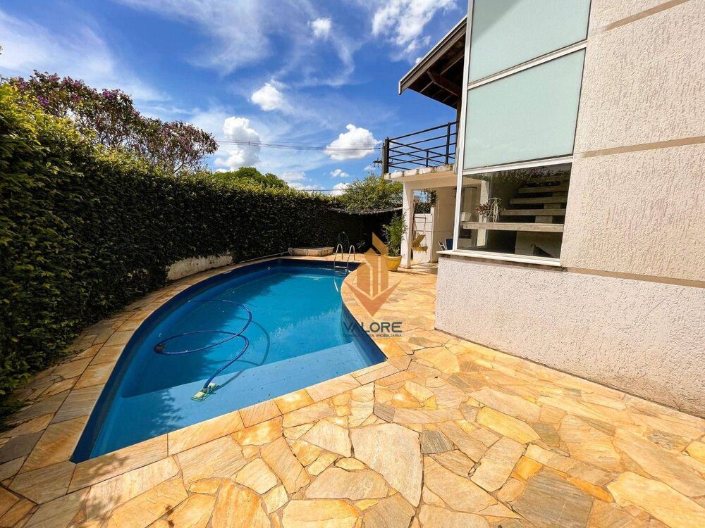 Casa, 3 quartos, 233 m² - Foto 1