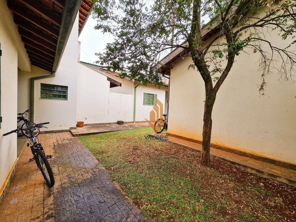 Casa, 8 quartos, 365 m² - Foto 1