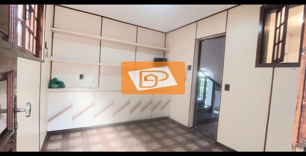 Casa para alugar com 6 quartos, 300m² - Foto 10